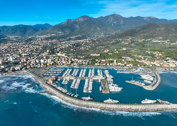 Marina Πλωτό κατάλυμα Loano